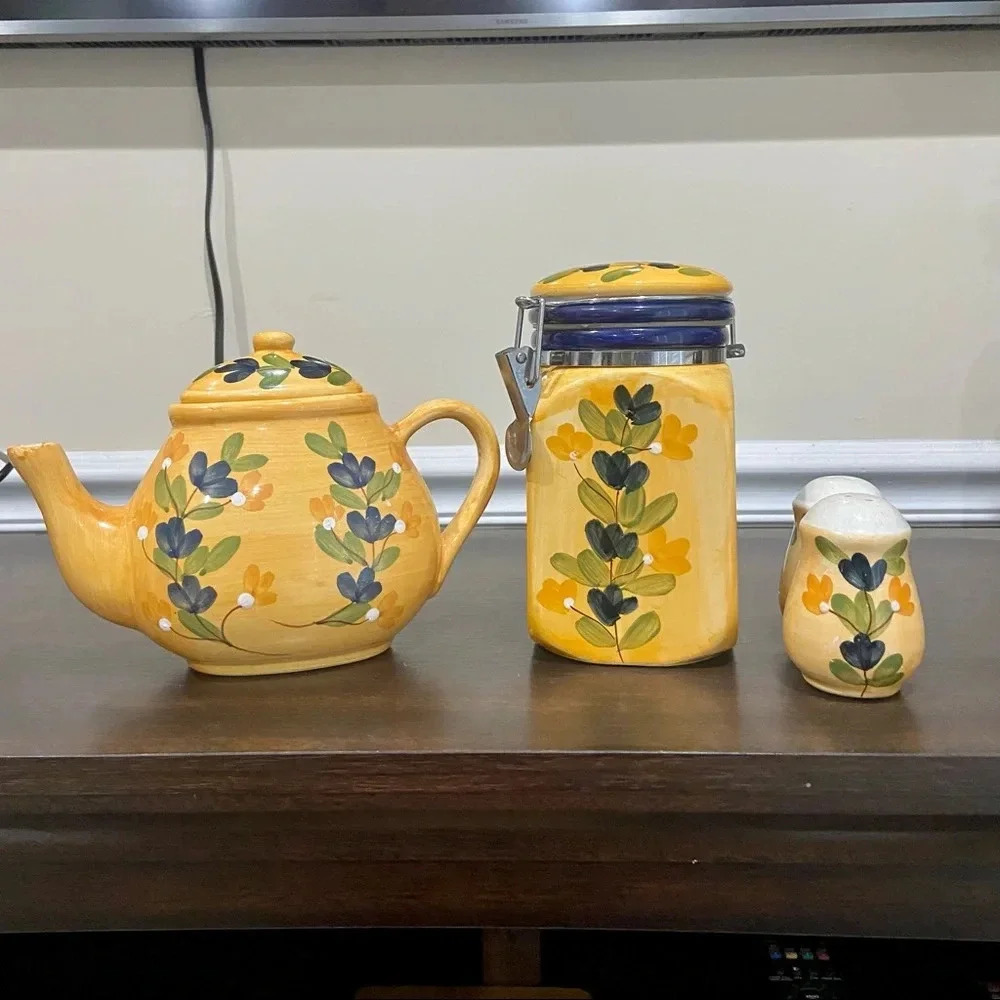 California pantry teapot with salt and pepper shakers and jar